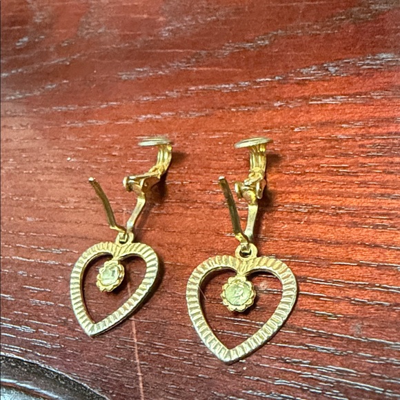 Vintage Gold Heart Drop clip on Earrings - Picture 4 of 7